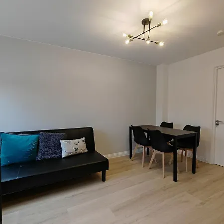 Edge With Parking Apartamento Bristol