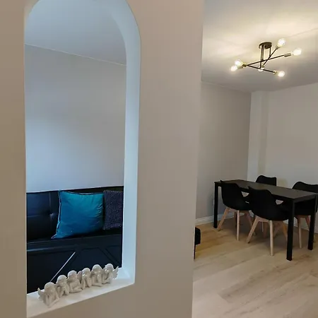 Edge With Parking Apartment Bristol