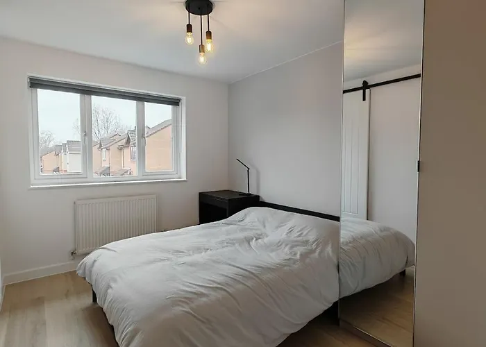 Apartment Edge With Parking *