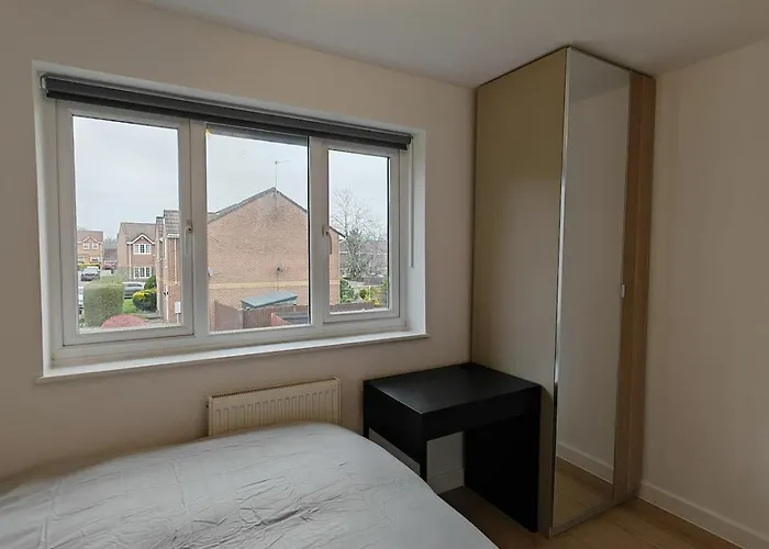 Edge With Parking Apartment Bristol