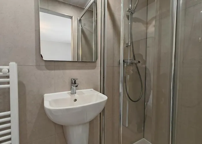 Apartment Edge With Parking *